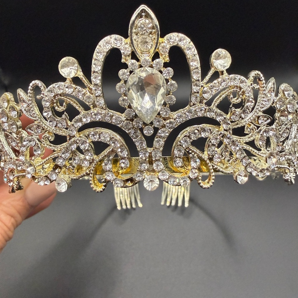 Silver Tone and Rhinestone Tiara Party Princess - Picture 2 of 4